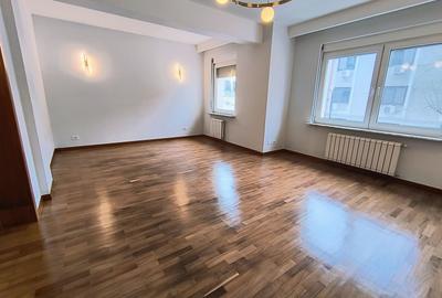 Apartament cu 4 camere circular în Primăverii