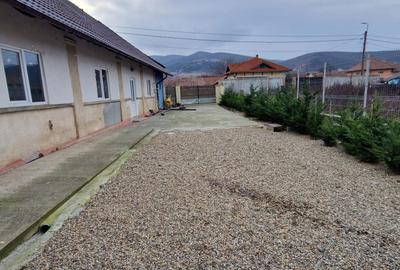 Casă cu 4 camere în Micești - 2