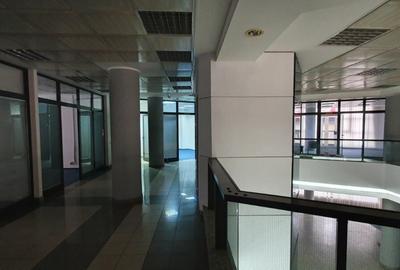 Spațiu comercial, de 1,947 mp, în Ultracentral - 11