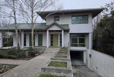 Casă cu 4 camere în Sud