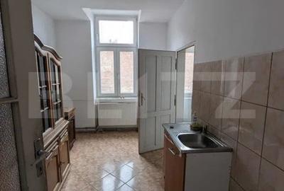 Spațiu comercial, de 105 mp, în Central - 8
