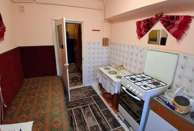 PACURARI OMV 3 CAMERE DECOMANDAT ET.3  70 MP BLOC 1985     COD 160597 - 5