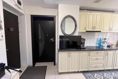 Apartament cu 3 camere semidecomandat în Central - 1