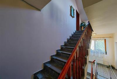 Duplex cu 12 camere cu Canalizare în Vest - 9