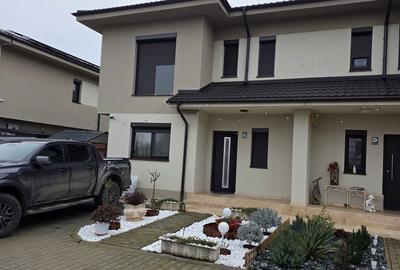 Casă cu 5 camere cu Teren 297 Mp în Corbeanca