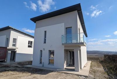 Casă cu 4 camere cu Garaj în Miroslava