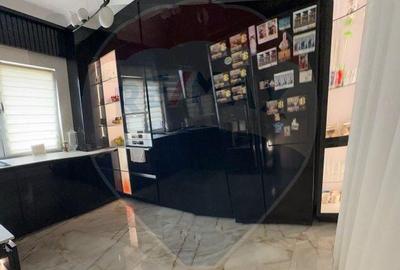 Apartament cu 4 camere decomandat, mobilat în Sărari - 12