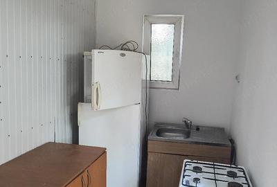 Garsonieră decomandată în Km 4 - 3