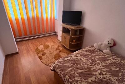 Apartament cu 3 camere semidecomandat în Viziru 1 - 3