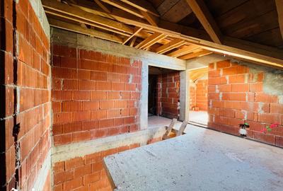 Casă cu 5 camere cu Teren 743 Mp în Oșorhei - 4