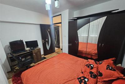 Resita, 3 Cam. Cf. 1, Et. 1, Bulevard, Micro 4 - 16