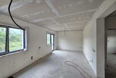 Casă cu 4 camere cu Teren 180 Mp în 1 Decembrie - 1