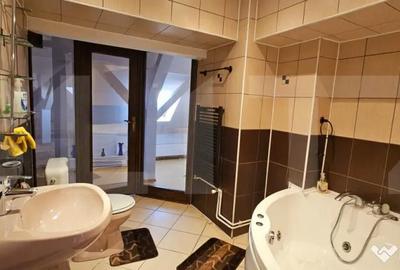 Apartament cu 3 camere semidecomandat în Central - 3