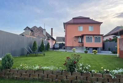 Casă cu Teren 500 Mp în Central - 2