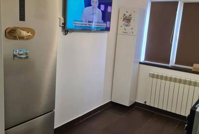 Apartament cu 4 camere semidecomandat în Inel II