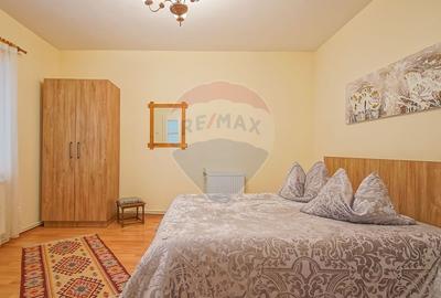 Casă cu 8 camere cu Teren 485 Mp în Central - 16