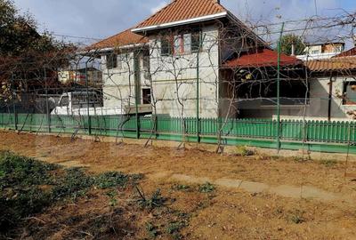 Casa de vanzare, 140 mp, zona Micro 11 - 1