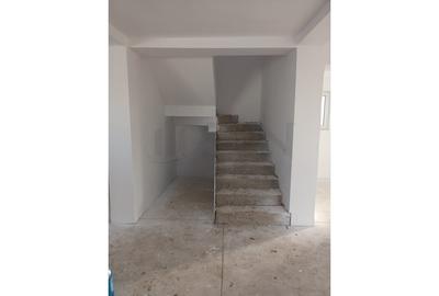 Casă individuală cu 4 camere cu Canalizare în Central - 10