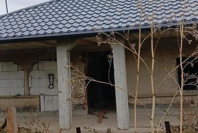 Casă cu 2 camere cu Teren 700 Mp în Botoroaga