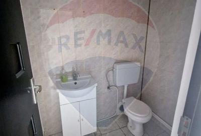 Casă individuală cu 8 camere cu Teren 536 Mp în 1 Mai - 12