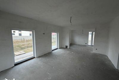 Casă cu 6 camere cu Teren 500 Mp în Cârcea - 3