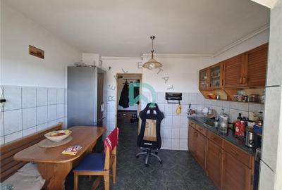 Apartament cu 3 camere decomandat în Triaj - 6