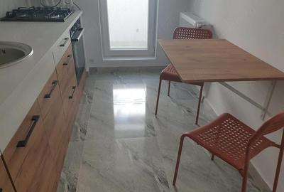 Garsonieră decomandată în Roșu