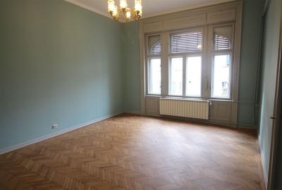 Birou, de 74 mp, în P-ța Unirii - 4