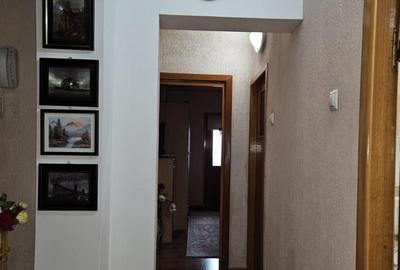 Apartament cu 3 camere decomandat în Democrației - 13