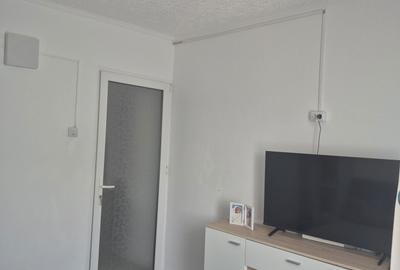 Apartament cu 3 camere decomandat în Costești - 2
