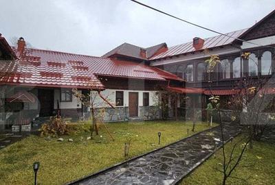 Casă cu 5 camere cu Teren 400 Mp în Central - 2