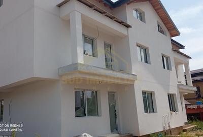 Duplex cu 7 camere cu Canalizare în Central - 2