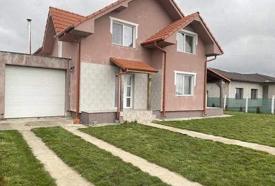 Casă cu Teren 1000 Mp în Sălard