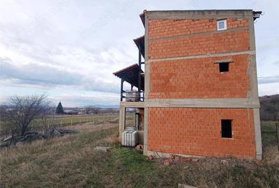 Casă cu 8 camere cu Teren 4 Mp în Măcești - 3