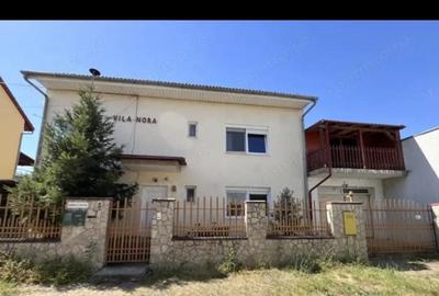 Casă cu 7 camere cu Teren 328 Mp în Girocului