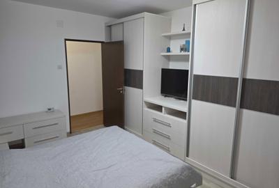Apartament cu 3 camere decomandat în Frații Golești - 2