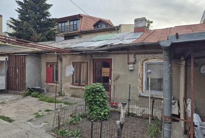 Casă cu 2 camere cu Teren 100 Mp în Central - 1