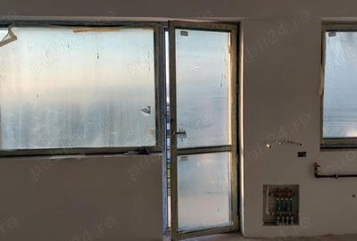 Apartament cu 3 camere semidecomandat în Central - 1