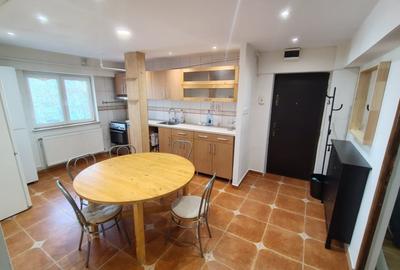 Apartament cu 3 camere semidecomandat, mobilat în Calea București - 1