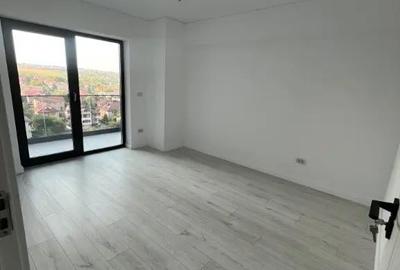 Apartament cu 3 camere decomandat în Nicolina - 9