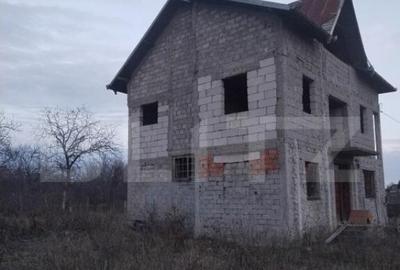 Casă cu 5 camere cu Teren 1350 Mp în Central