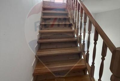 Casă cu 12 camere cu Teren 750 Mp în Central - 11