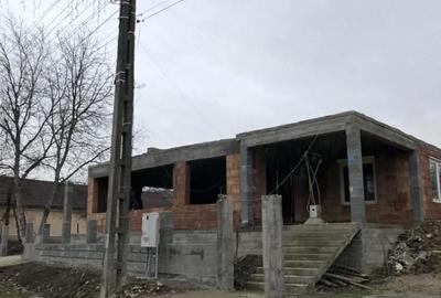 Casă cu Teren 22 Mp în Sălăjeni - 1