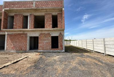 Casă cu 6 camere cu Teren 385 Mp în Tunari - 13
