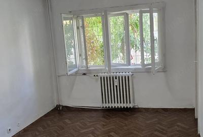 Garsonieră decomandată în Confecții