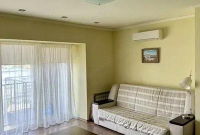 Garsonieră decomandată în Titan