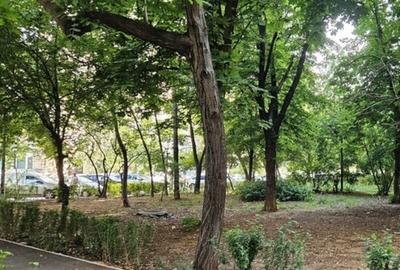 Vanzare 3 camCalea Grivitei Metrou  Gara de Nord etaj 1,din 8  are  balcon, sem - 1