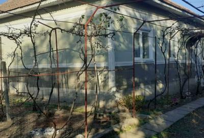 Casă cu 4 camere decomandat în Brastavățu - 1