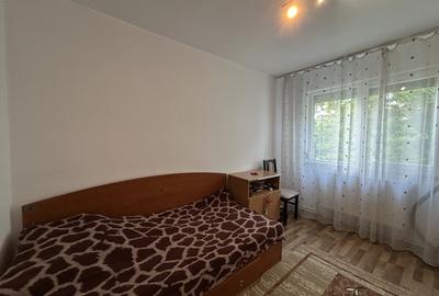 Apartament 3 camere, semidecomandat, etajul 3/4, zona P-ta Doina - 8