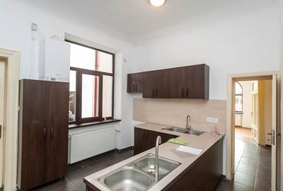 Inchiriere 4 camere , rezidential / birou, cladire interbelica, Piata Victoriei - 11
